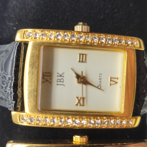 8 square face watches with new batteries. - Picture 5 of 12